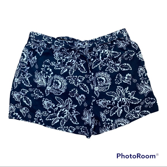 SOLD LOFT Black Floral Pleated Pull On Shorts - Picture 10 of 10